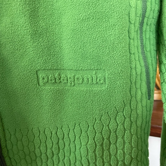 Ladies Patagonia Fleece Zip-up - Picture 2 of 5